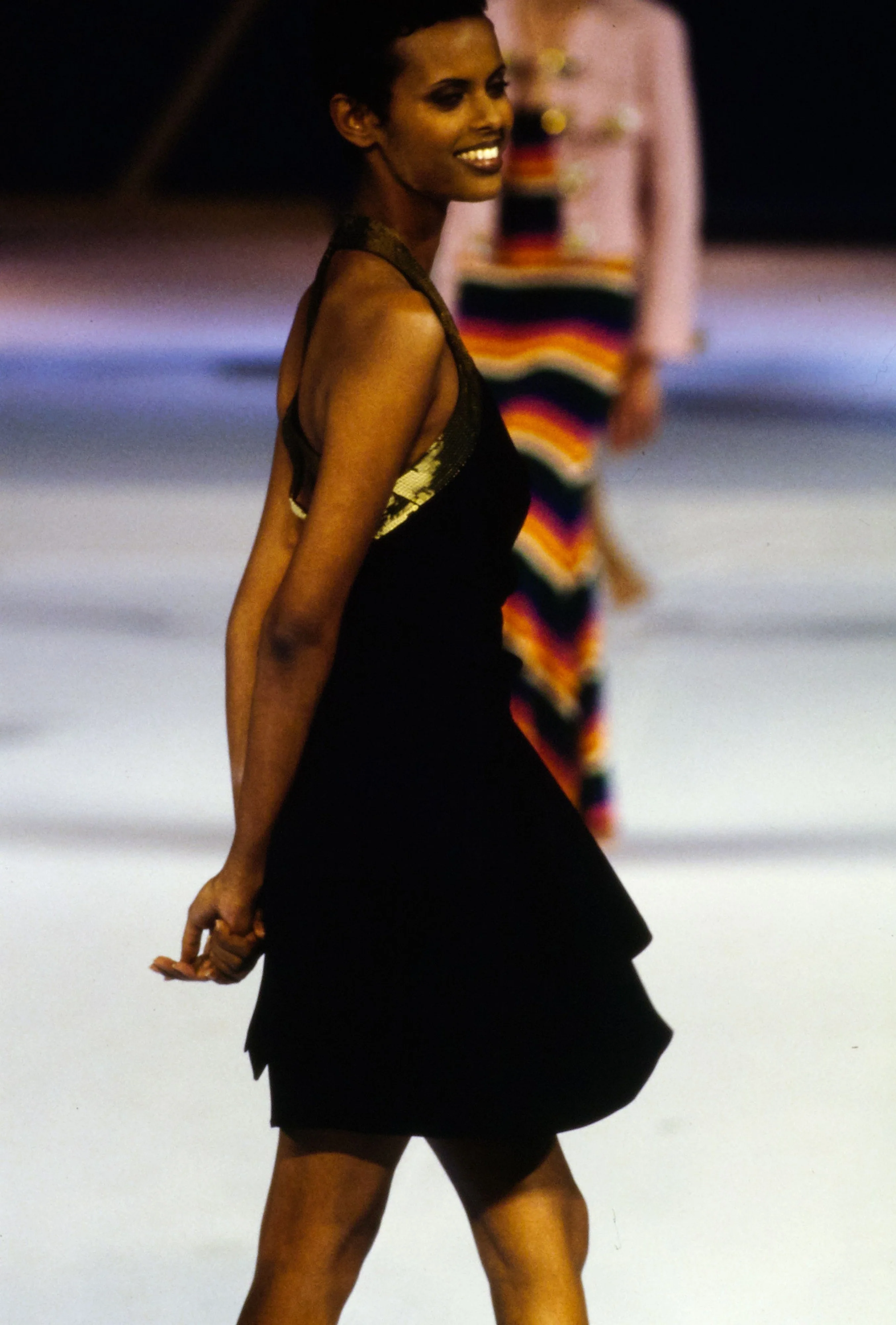 1994 Spring-Summer Moschino Cocktail Sequin "Peace" Sign Dress - Image 7